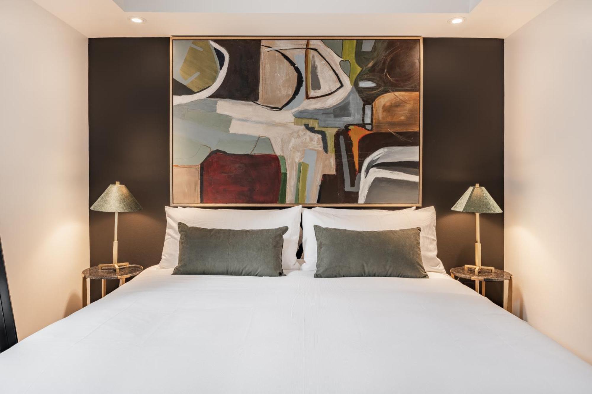 Westview Luxury Suites Ottawa Bagian luar foto