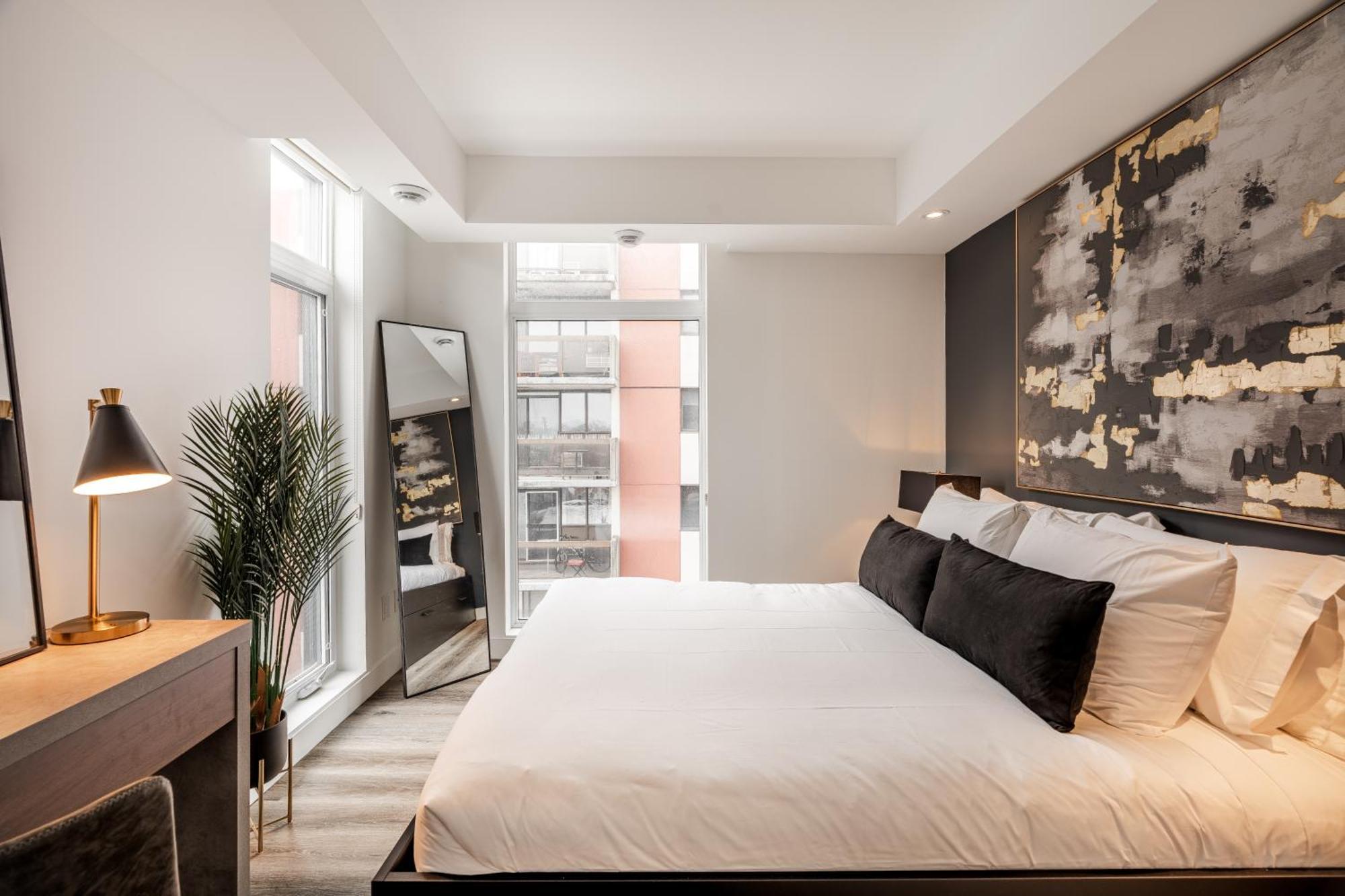 Westview Luxury Suites Ottawa Bagian luar foto