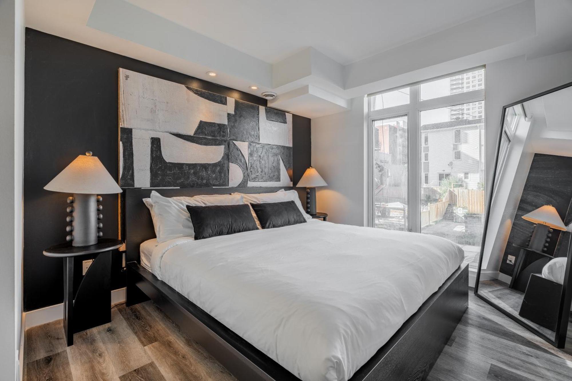 Westview Luxury Suites Ottawa Bagian luar foto