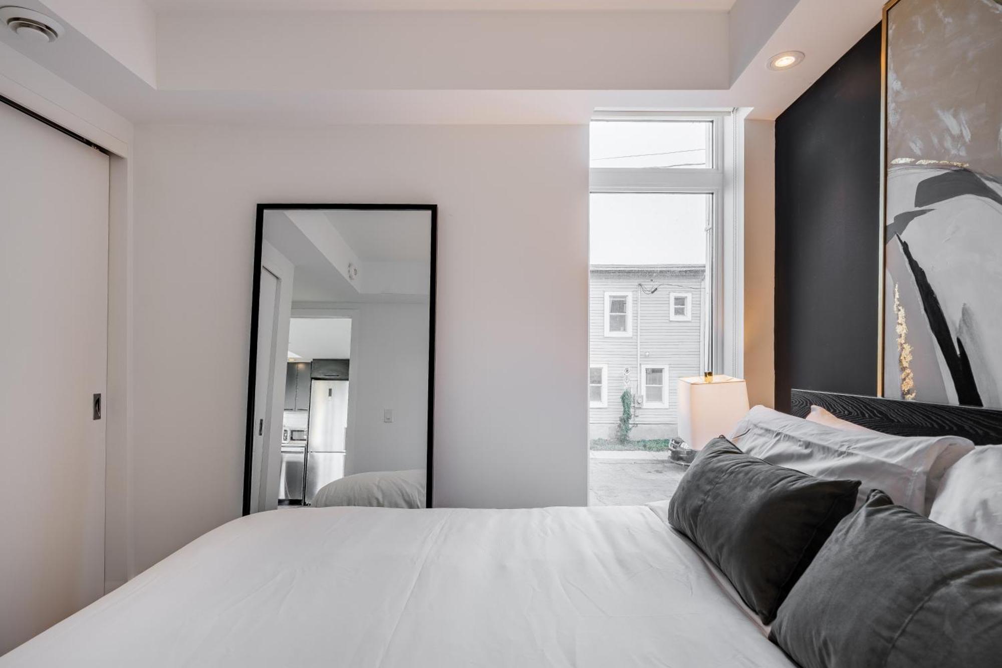 Westview Luxury Suites Ottawa Bagian luar foto