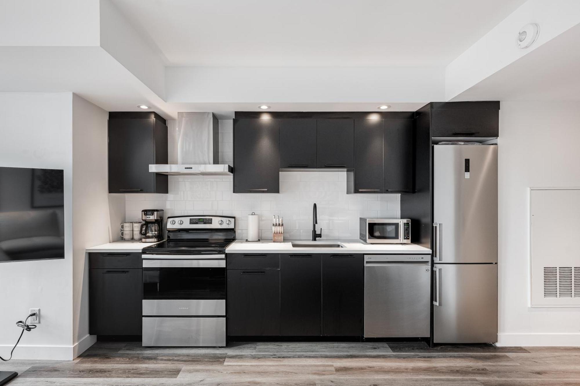 Westview Luxury Suites Ottawa Bagian luar foto