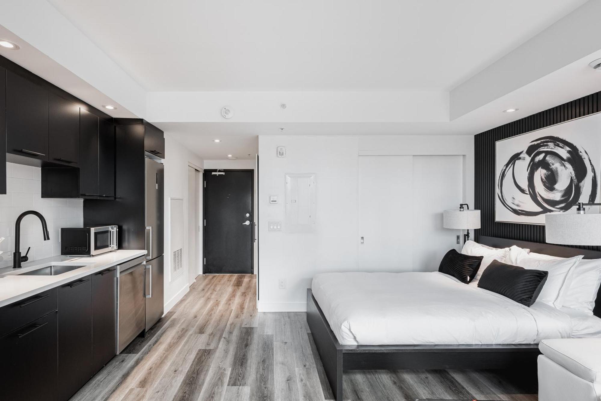 Westview Luxury Suites Ottawa Bagian luar foto