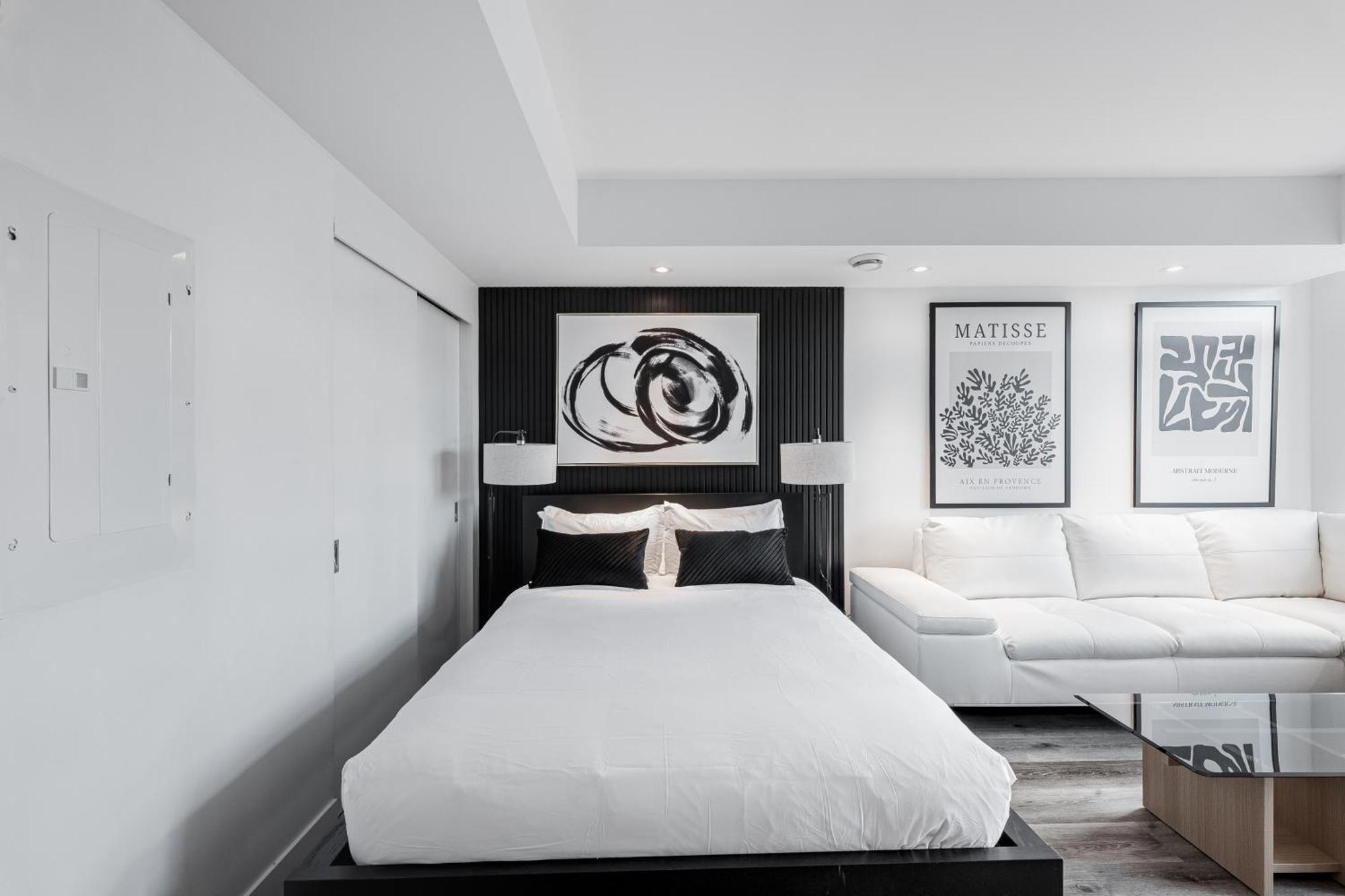 Westview Luxury Suites Ottawa Bagian luar foto