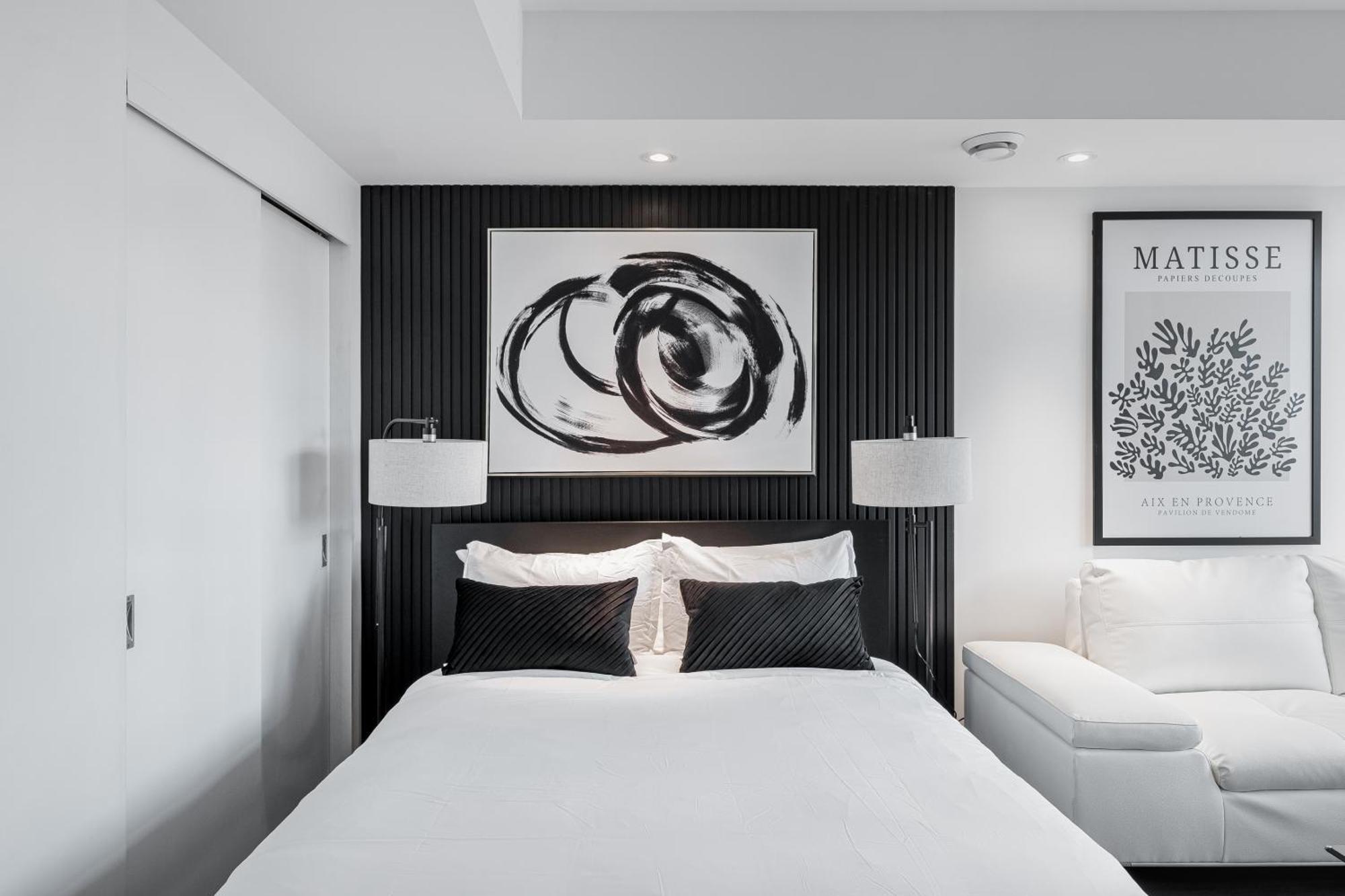 Westview Luxury Suites Ottawa Bagian luar foto