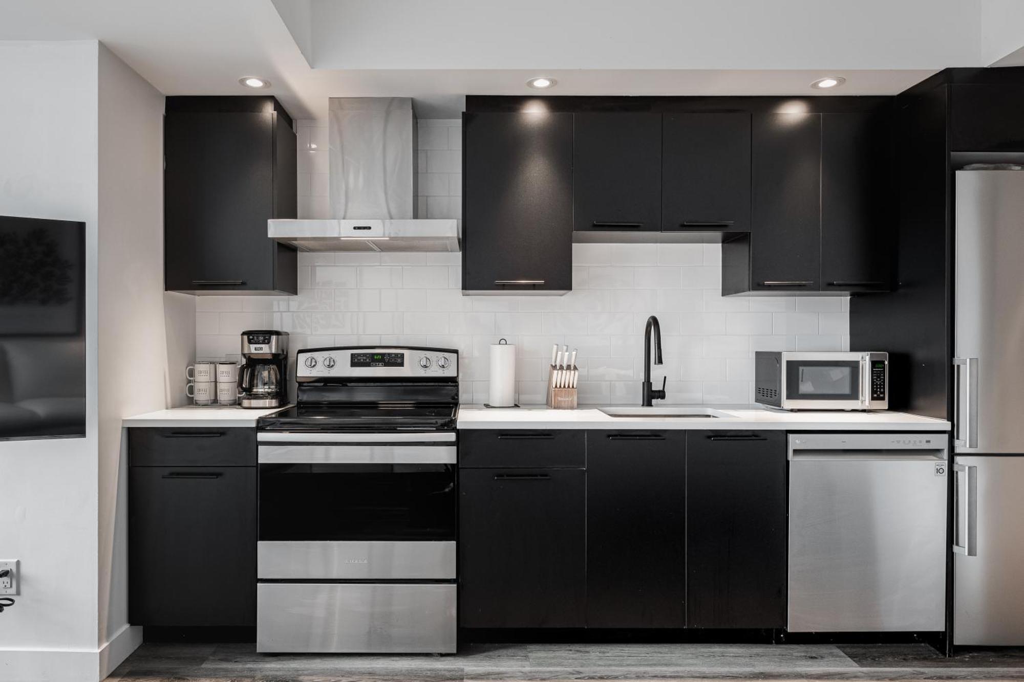 Westview Luxury Suites Ottawa Bagian luar foto
