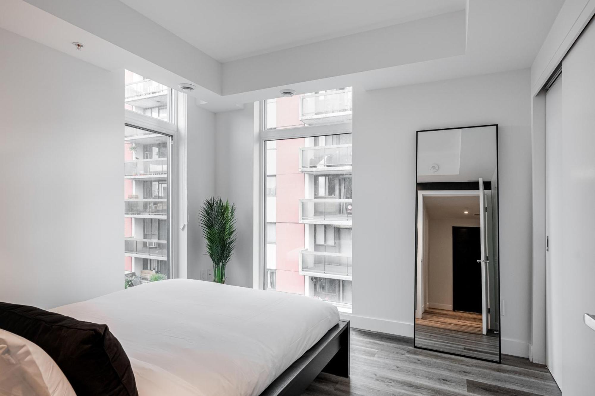Westview Luxury Suites Ottawa Bagian luar foto