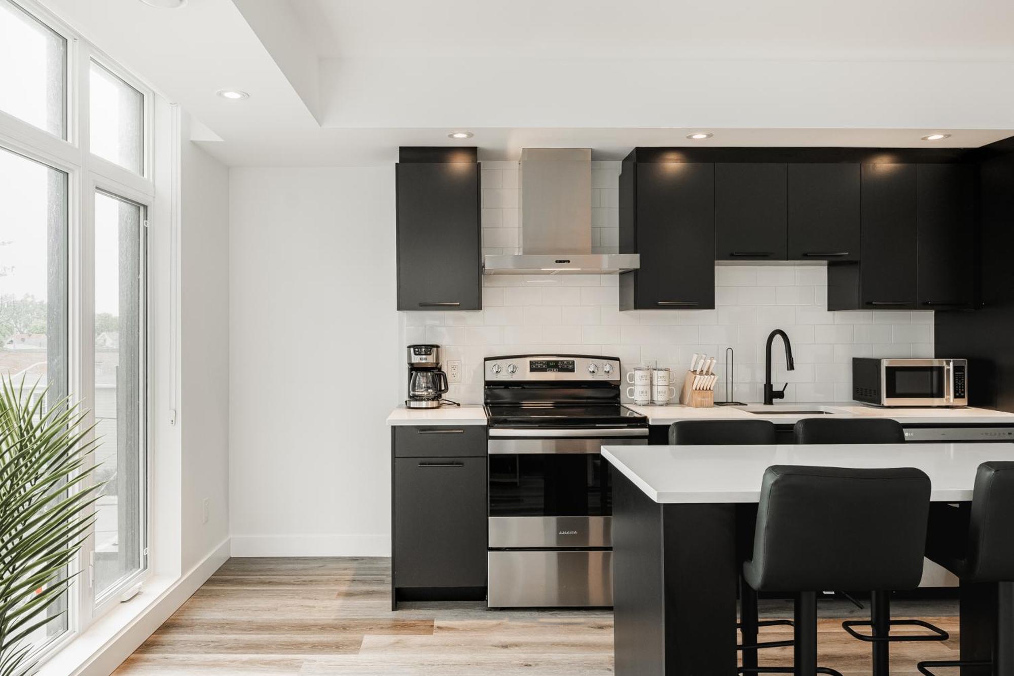 Westview Luxury Suites Ottawa Bagian luar foto