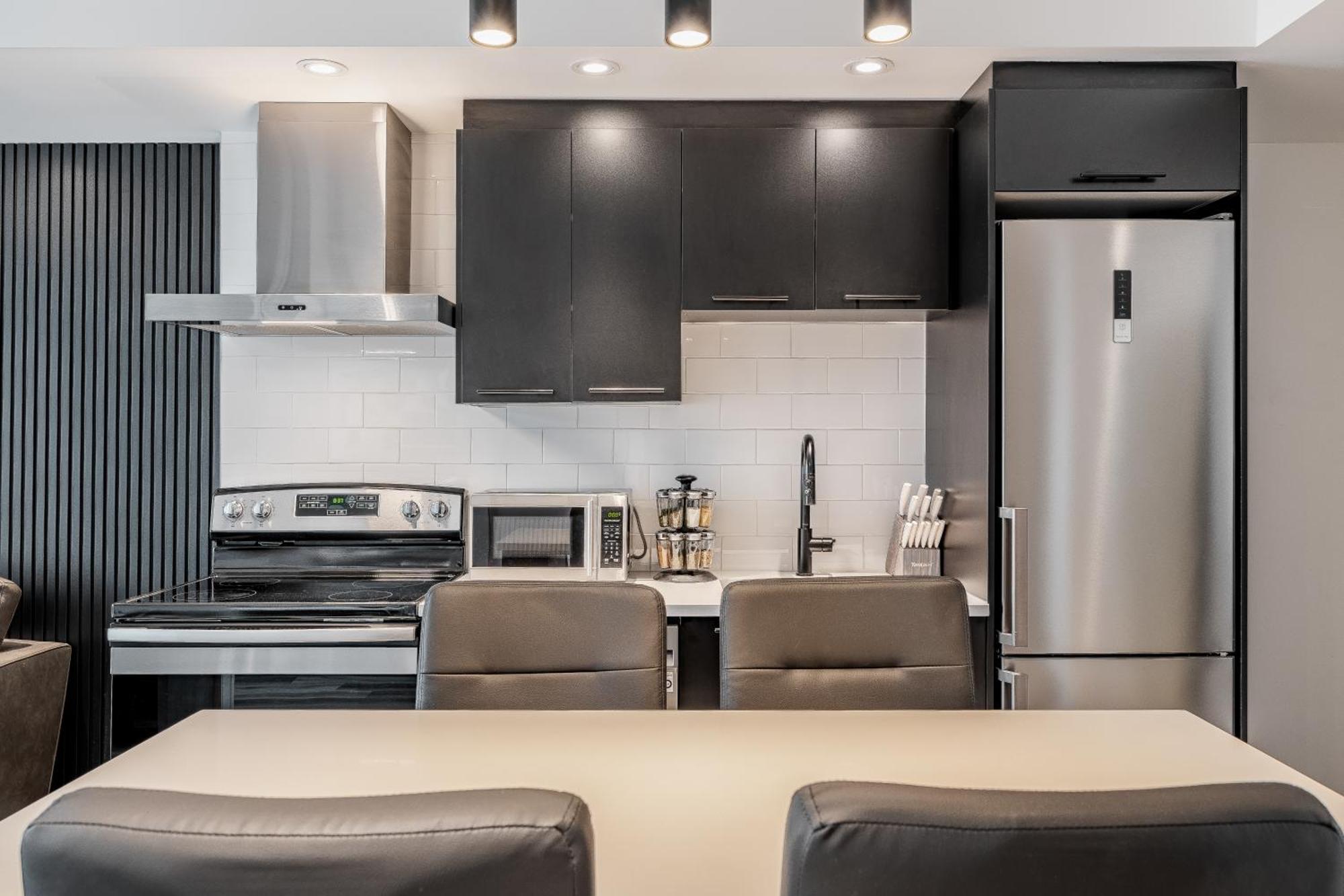 Westview Luxury Suites Ottawa Bagian luar foto