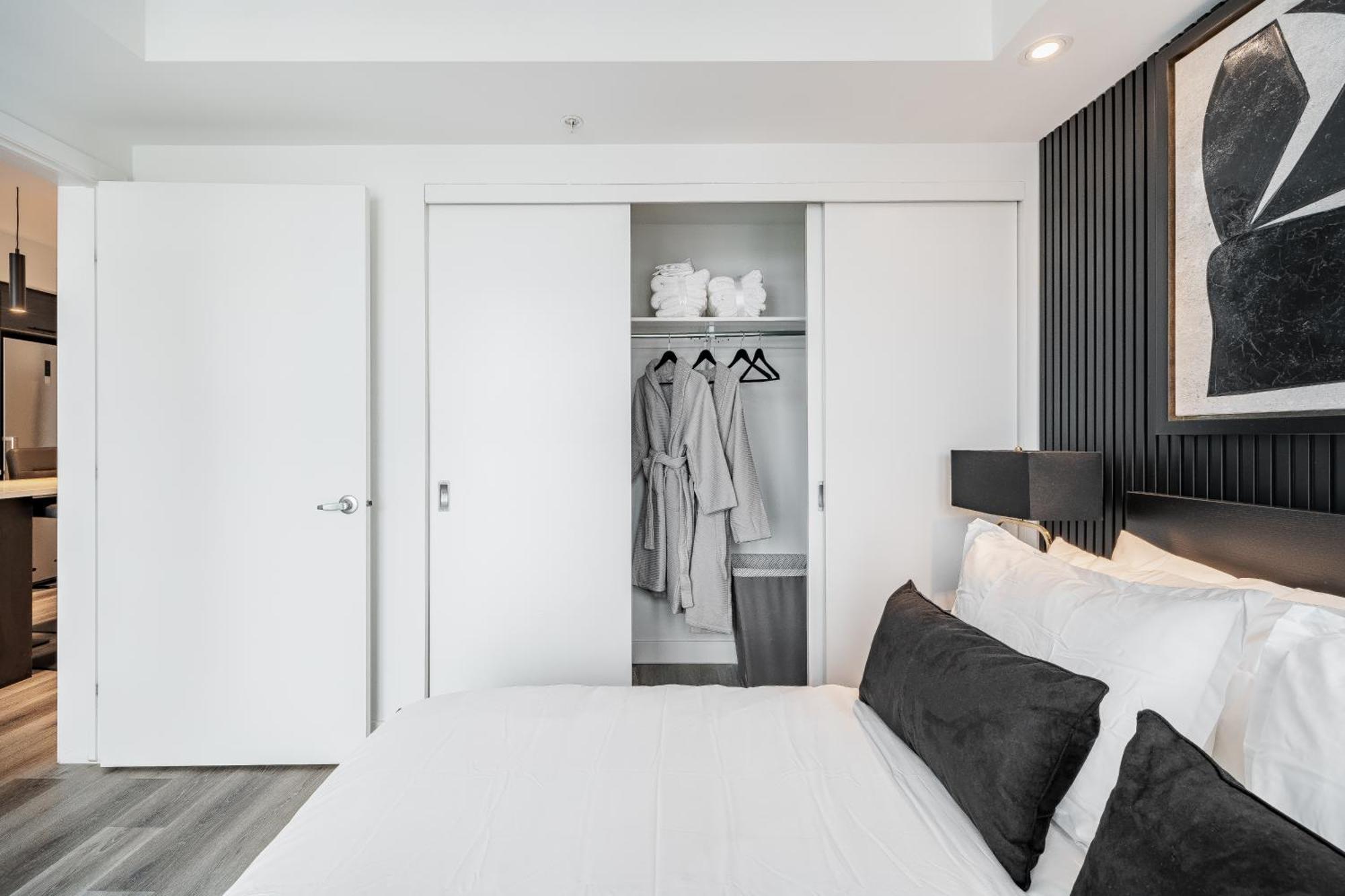 Westview Luxury Suites Ottawa Bagian luar foto