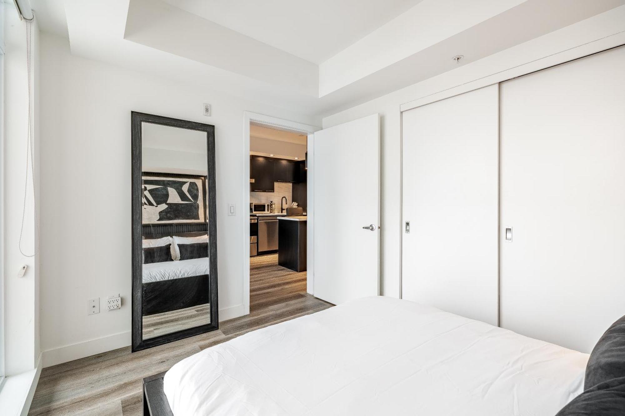 Westview Luxury Suites Ottawa Bagian luar foto