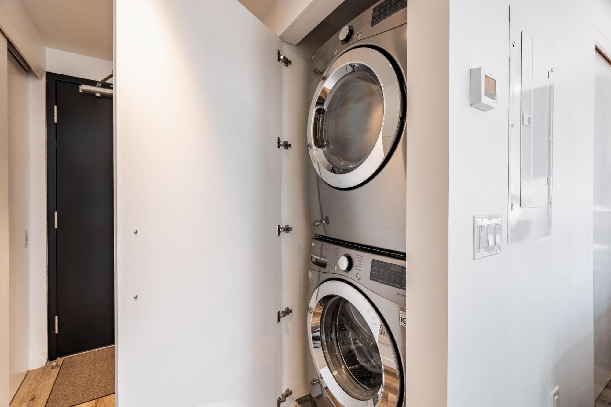 Westview Luxury Suites Ottawa Bagian luar foto