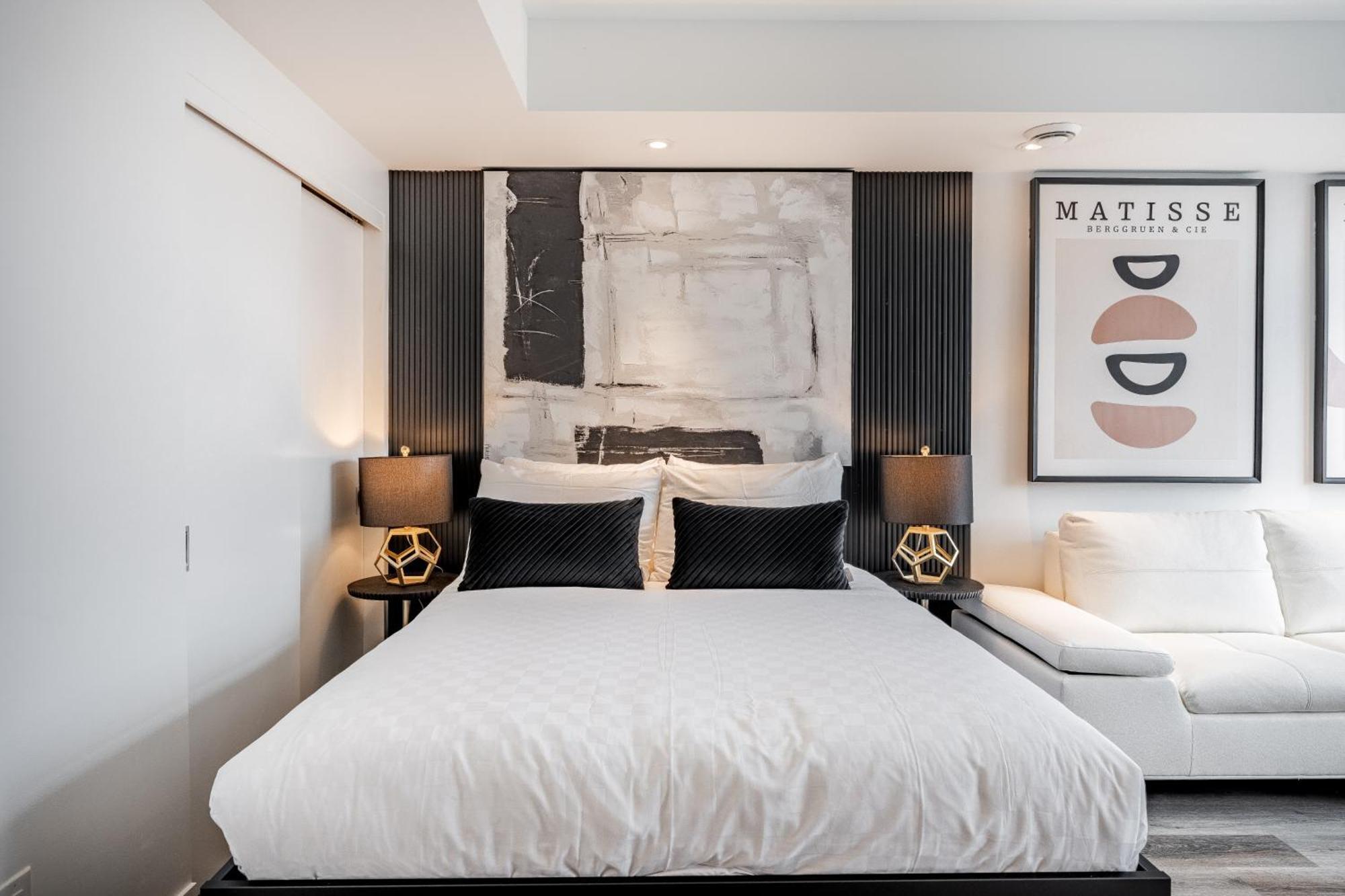 Westview Luxury Suites Ottawa Bagian luar foto