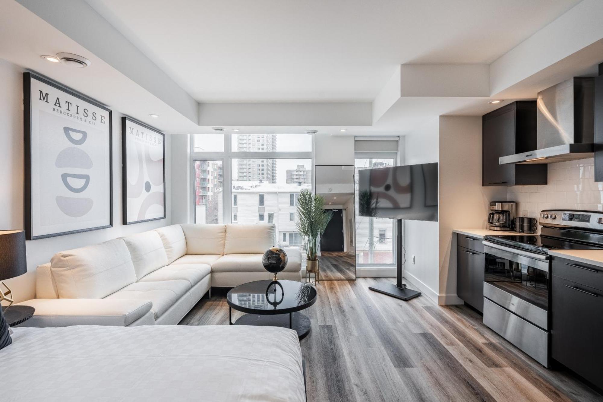 Westview Luxury Suites Ottawa Bagian luar foto