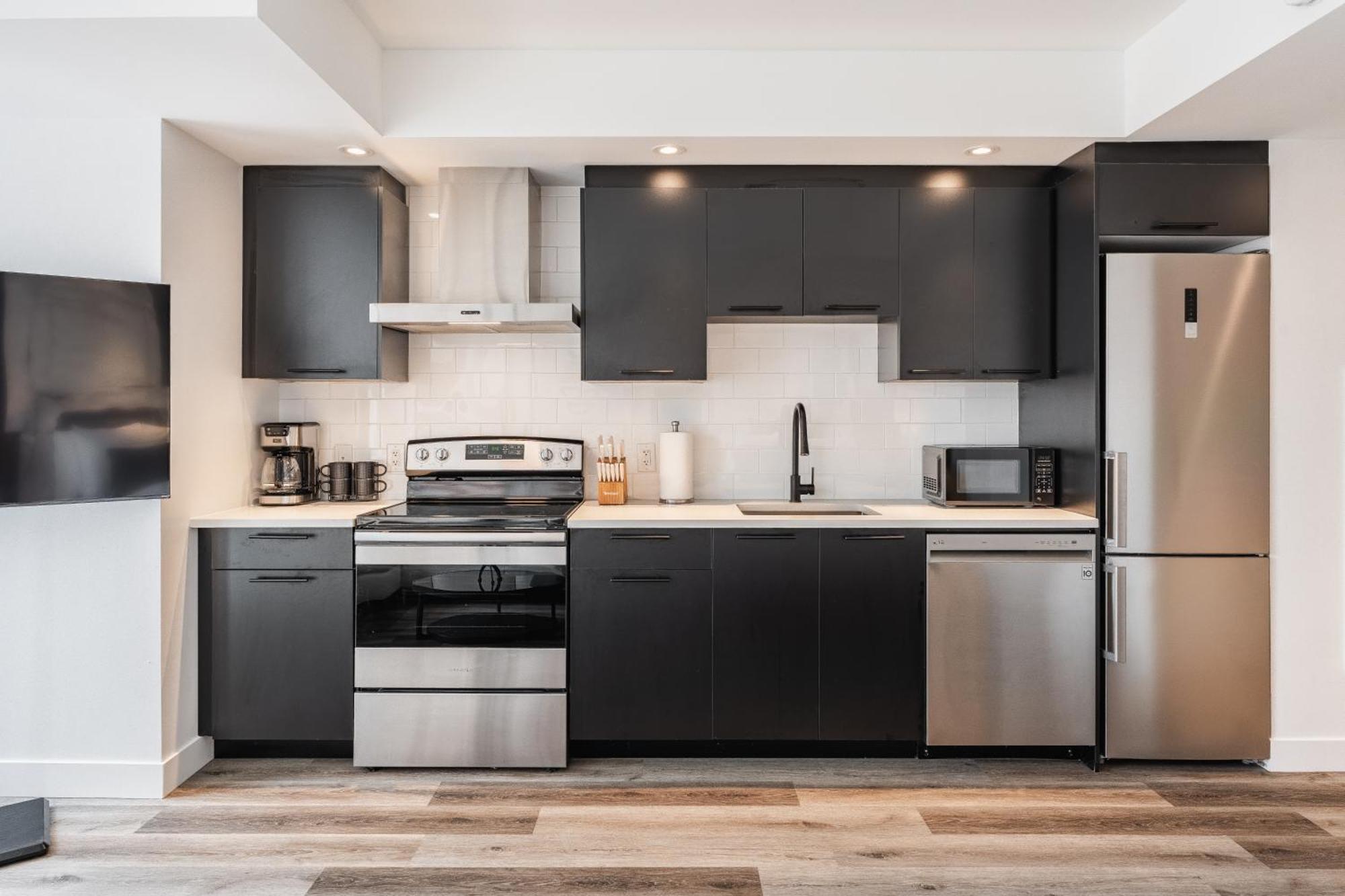 Westview Luxury Suites Ottawa Bagian luar foto