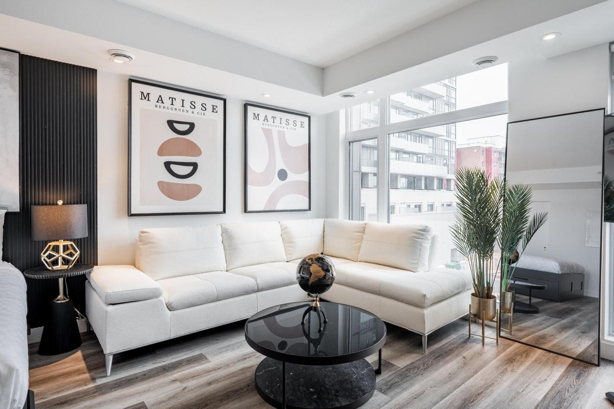 Westview Luxury Suites Ottawa Bagian luar foto