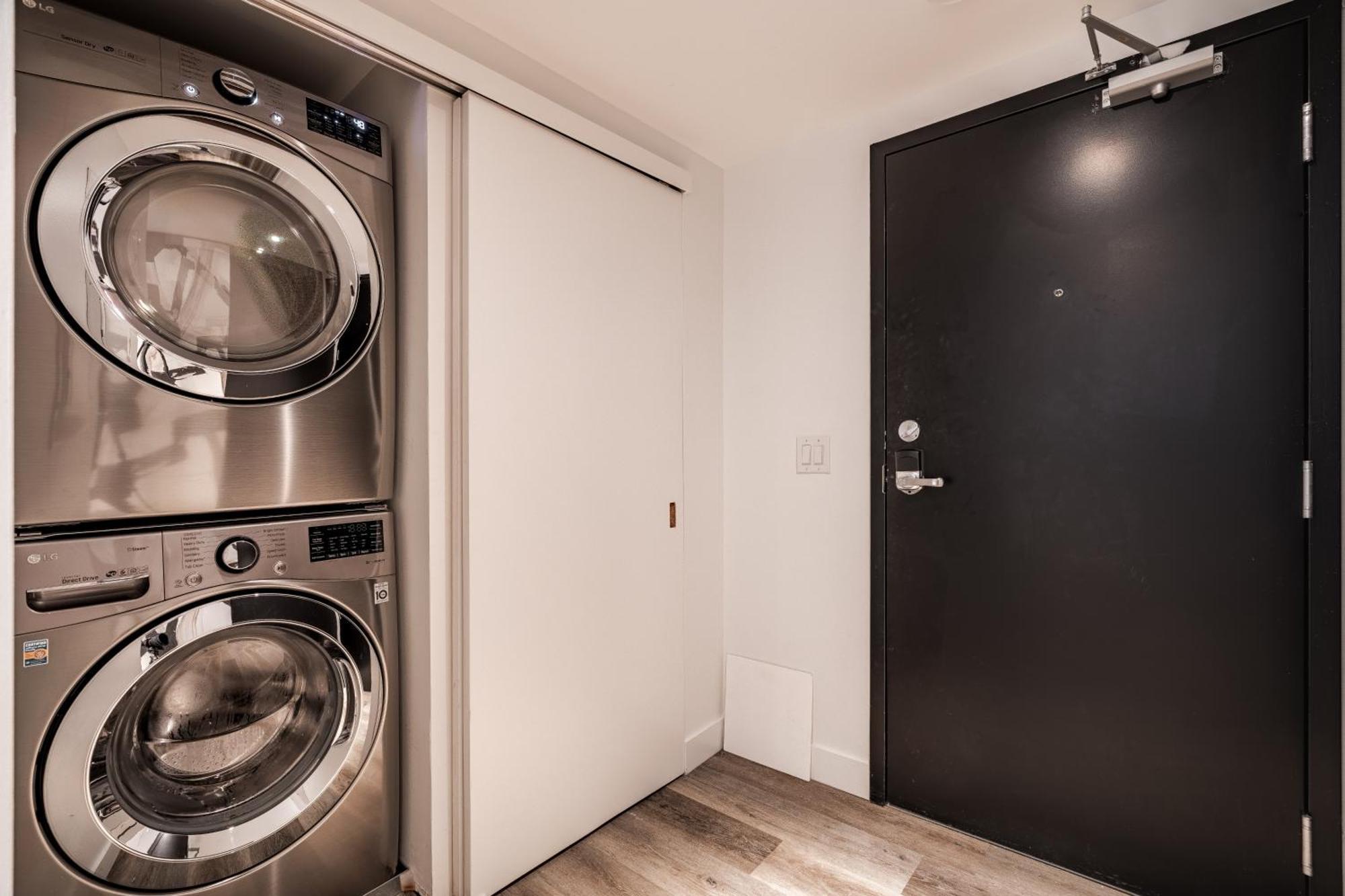 Westview Luxury Suites Ottawa Bagian luar foto