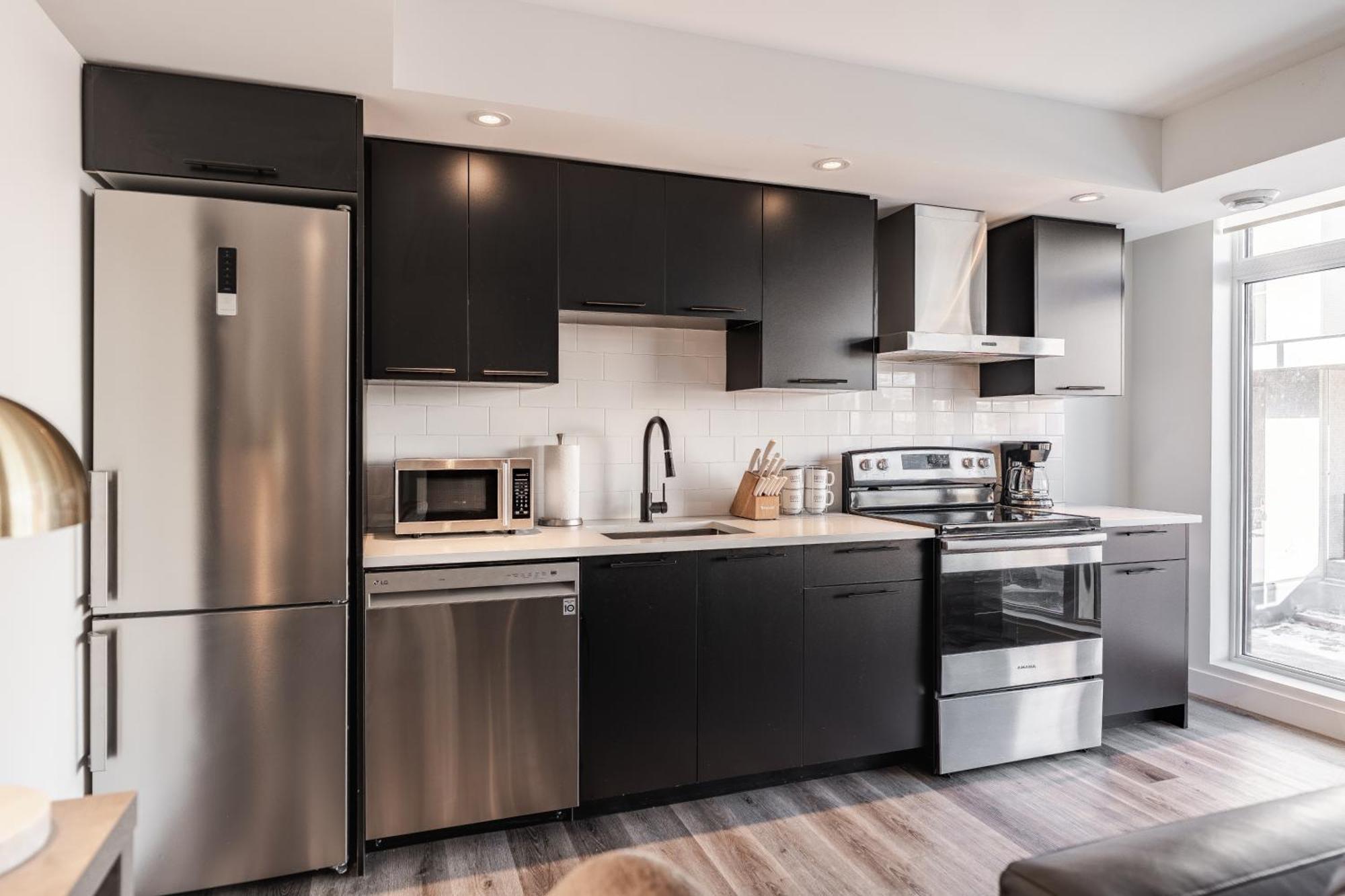 Westview Luxury Suites Ottawa Bagian luar foto