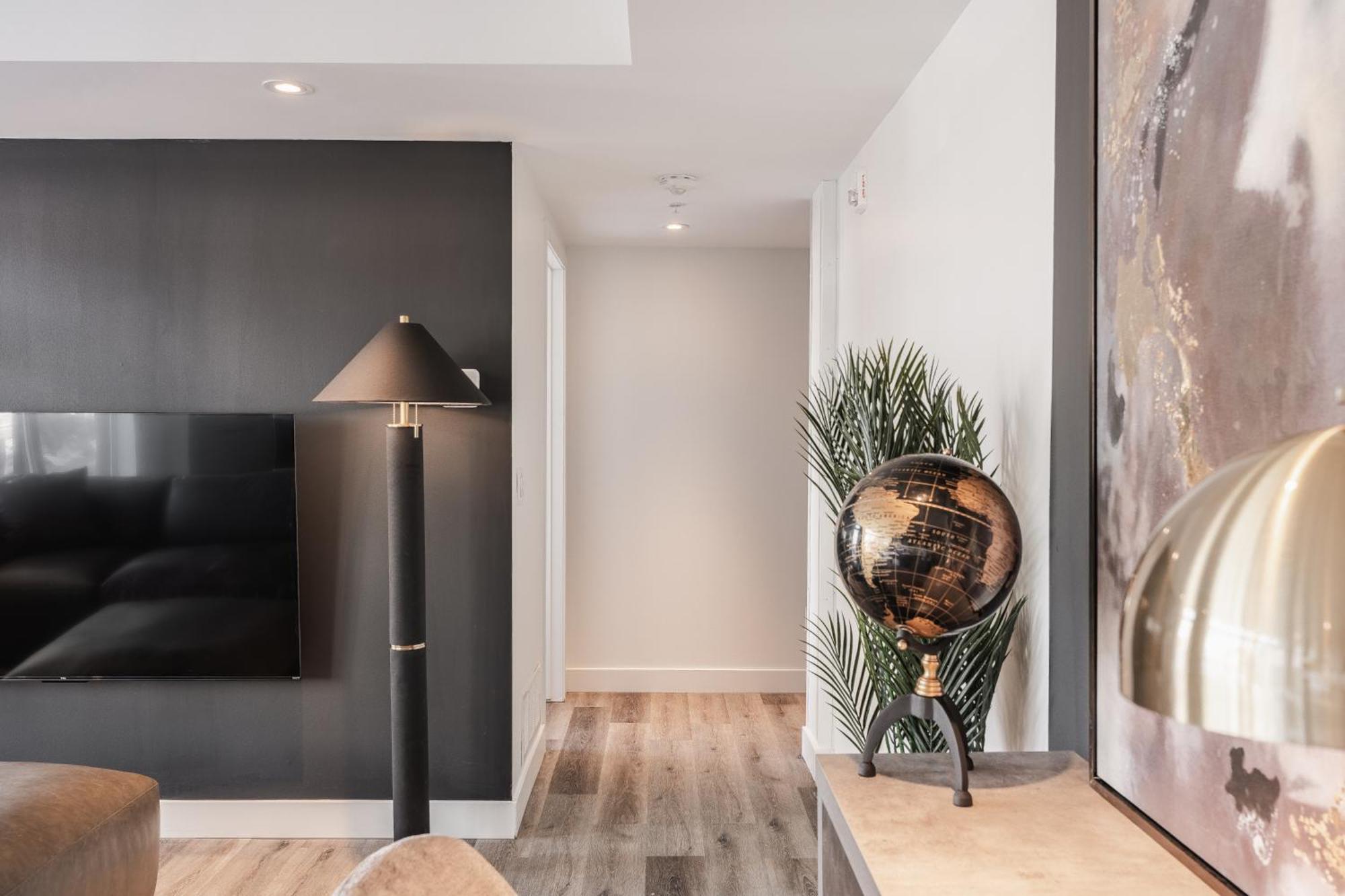 Westview Luxury Suites Ottawa Bagian luar foto