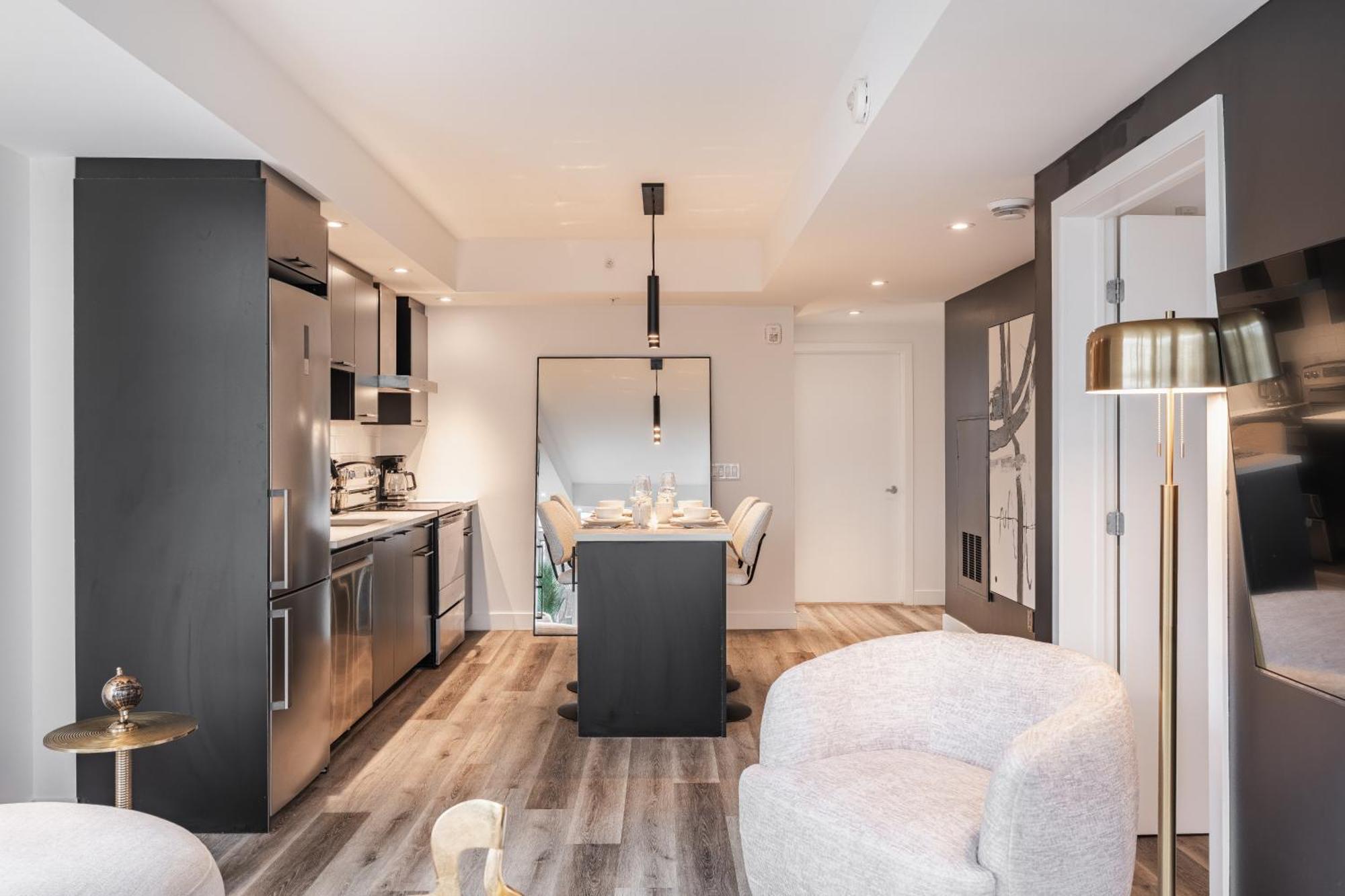 Westview Luxury Suites Ottawa Bagian luar foto